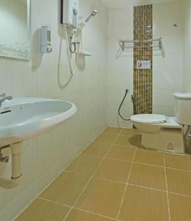 Juru Hotel Букит-Мертаджам Экстерьер фото